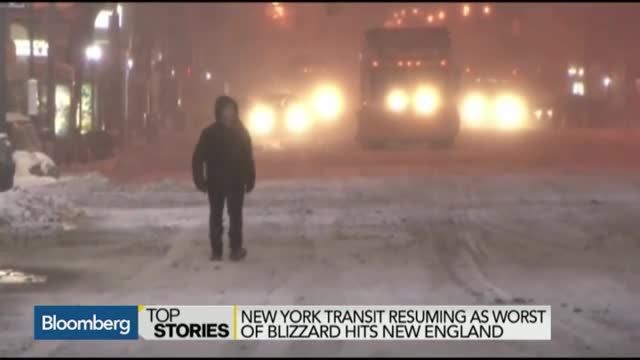 VIDEO: NY Transit Resumes, Worst of Blizzard Hits New England 10
